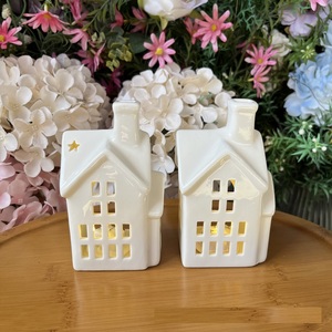 ที่ใส่เทียนรูปบ้านชนบทยุโรปทำจากเซรามิกสีขาวบริสุทธิ์ งานแฮนด์เมด ของตกแต่งคริสต์มาส ของขวัญตกแต่งที่ปรับแต่งได้ - Product Image 4