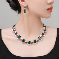 Ensemble de bijoux fantaisie de luxe pour femmes, collier et boucles d'oreilles rectangulaires extravagants et colorés rouge et vert, pour mariage, fête, haut de gamme, avec pierres en zircon cubique