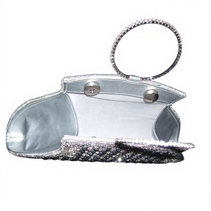 Pochette enveloppe en satin faite à la main Lowellcraft avec perles rondes et zircon - Product Image 4