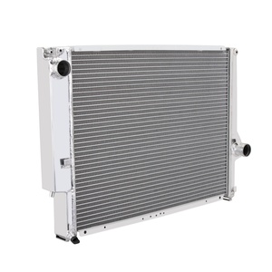 Radiateur 52003933 pour <span class=keywords><strong>Jeep</strong></span> <span class=keywords><strong>Cherokee</strong></span> <span class=keywords><strong>XJ</strong></span> 1987/<span class=keywords><strong>1990</strong></span> (4.0 L) Chechi Noir avec garantie d'un an, noyau en aluminium, réservoirs en plastique - Product Image 1