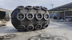 Protection garde-boue pneumatique en caoutchouc de type yokohama sur quai port quai quai ponton quai bateau bateau bateau pare-chocs chaîne de pneus - Product Image 2