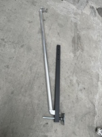 Tour de levage en treillis pour panneaux, avec stabilisateurs en aluminium
