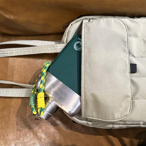 ขวดน้ำทรงเหลี่ยมแบบมีสายสะพาย The Next Big Thing รุ่น Memo Bottle สไตล์ A5 A6 A7 ขวดน้ำโลหะบางเฉียบขนาดกะทัดรัด 750 มล. - Product Image 3