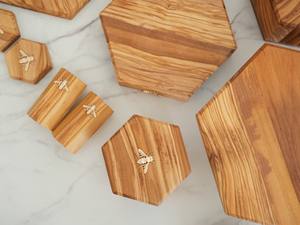 Juego de 2 saleros y pimenteros de madera de olivo de abeja en forma Hexagonal de Casa Natural para cocina, restaurante, <span class=keywords><strong>Salero</strong></span>, Salzstreuer - Product Image 6