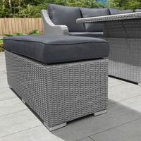Ensemble de meubles durables pour foyer d'extérieur Table de patio en rotin Cheminée de jardin carrée Brûleur à gaz Cour au propane sans fumée