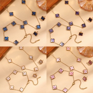 Conjunto de Joyería de Lujo para <span class=keywords><strong>Mujer</strong></span> en Acero de Titanio con Trébol de Cuatro Hojas de Doble Cara, Pulsera y Collar con Cinco Flores - Product Image 1