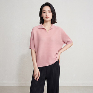 Blusa Elegante Miyake con Cuello en V y Pliegues, Manga Corta, Estilo Relajado y Drapeado, para Uso Diario, Ropa Occidental para Mujer, PY 2026 - Product Image 1