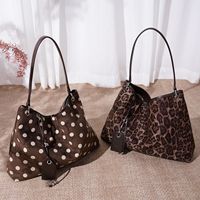 Sac fourre-tout polyvalent en cuir véritable, tendance 2027, personnalisable ODM/OEM, style minimaliste, à porter sous le bras ou en bandoulière, grande capacité