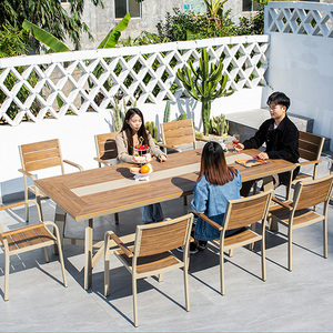 Set Personalizzato di Tavolo e Sedie per Esterni in Lega di Alluminio e Composito Legno-Plastica per Patio, Casa del Tè, Caffetteria e Ristorante - Product Image 2