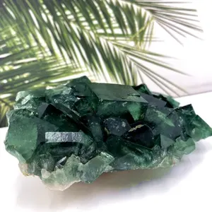 Wholesale natural crystal cluster reiki gemstone crystal crafts green fluorite crystal geode for wedding decoration