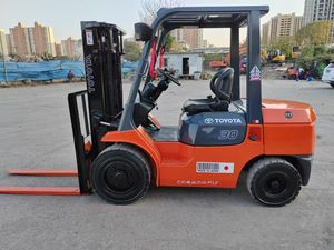 Carretilla elevadora usada original de Japón <span class=keywords><strong>Toyota</strong></span> FD30 <span class=keywords><strong>62</strong></span>-<span class=keywords><strong>7FD30</strong></span> con horas de trabajo bajas <span class=keywords><strong>TOYOTA</strong></span> FD30 en buenas condiciones en Shanghai - Product Image 3