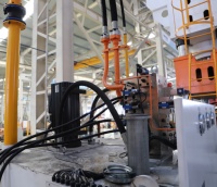Presse hydraulique robuste de 1000 tonnes avec table de travail mobile pour la production de casques – Machine hydraulique