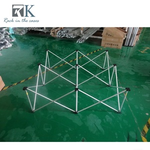 Escenario Portátil con Plataforma Elevadora Plegable Tipo Araña, Acabado en Alfombra Negra - Product Image 6