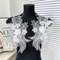Vente en gros de patchs de fleurs brodées en perles 3D, appliques de dentelle florale blanche pour vêtements, robe, décoration, couture
