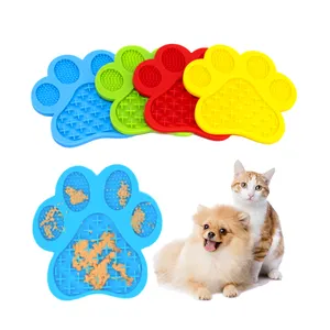 2023 Custom Colorful Bath Distraction Easy Grooming Slow Feeder Dog Cat Training Paw Shaped Licking Mat Set with Spatula