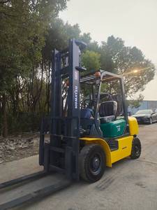 Montacargas Diésel Usado KOMATSU FD30 de 3 Toneladas, Fabricado en Japón, 4x4, Neumáticos Sólidos, Bajo Consumo de Combustible, con Repuestos en Venta - Product Image 6