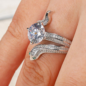 Anello a Serpente Scintillante da Donna, Gioiello Audace per le Dita - Product Image 5