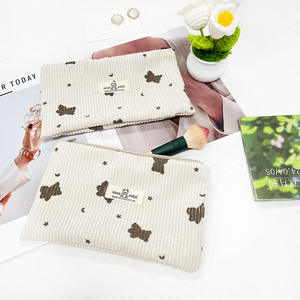 Mignon sac de rangement en velours côtelé imprimé ours en peluche avec fermeture éclair et sac de maquillage bouche cordon main dans la main pour transporter un sac de rangement - Product Image 3