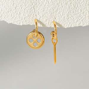 ต่างหูแบบห่วง ดีไซน์กระดุมโทนสีทอง เครื่องประดับแฟชั่นรูปทรงเรขาคณิตรูปตัวยู - Product Image 4