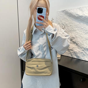 Bolso cruzado de nailon minimalista de estilo japonés para mujer, bolso de hombro cuadrado Horizontal Beige resistente al agua para uso diario - Product Image 1