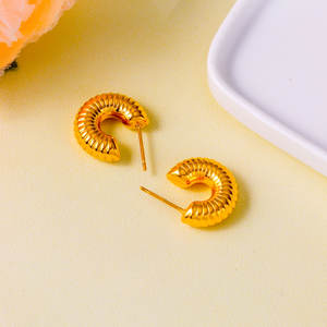 ต่างหูห่วงทองโครงหนาแบบ C-Hoop ออกแบบให้เป็นชิ้นหนาชุบทอง18K เครื่องประดับสำหรับผู้หญิงสไตล์ย้อนยุค edgy - Product Image 5