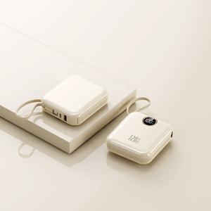Mini batterie externe 10000 mAh avec logo personnalisé, charge rapide PD22.5W, affichage numérique et câbles, idéale pour les cadeaux d'affaires - Product Image 5