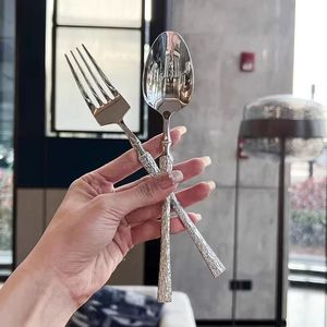 Ensemble de couverts en acier inoxydable, motif martelé, finition miroir poli, style européen, pour restaurant occidental, comprenant couteau à steak, fourchette et cuillère. - Product Image 2