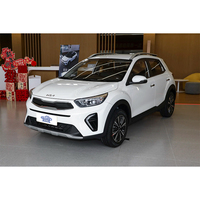 Лидер продаж: Stonic 2026 1.4L, комплектация Sunroof Edition, кожаные сиденья, передний привод, бензиновый малолитражный внедорожник