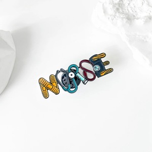 Broche de la Serie Médica: Divertidos e interesantes pines de jeringa, estetoscopio y letras. Accesorios al por mayor. - Product Image 3