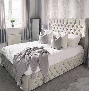 Роскошная кровать с высоким бархатным изголовьем - Product Image 1