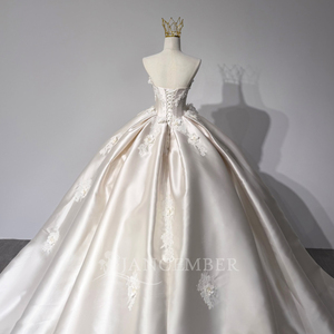 Robe de mariée de bal JFH139 moderne vintage en dentelle, sans bretelles, en satin ivoire, brodée avec des appliques de fleurs en cristal - Product Image 6
