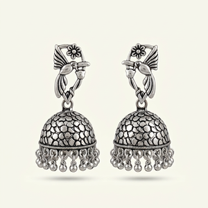 Pendientes de Plata Antigua con Diseño de Colibrí y Flor, Estilo Étnico Vintage, Tipo Jhumka con Campana para Mujer - Product Image 1