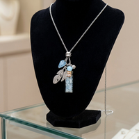 Collier pendentif bohème pour femme en pierre naturelle avec breloques plumes et flacon en verre pour huiles essentielles d'aromathérapie
