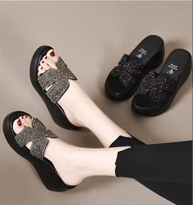 Nouvelles sandales compensées à plateforme épaisse et semelle souple, ornées de strass, pour femme, style décontracté, collection été 2025 - Product Image 1