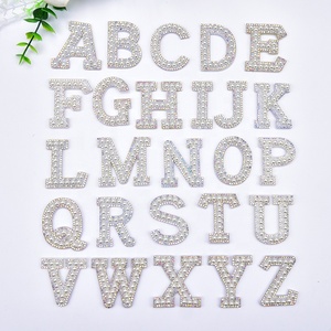 Adornos de diamantes de imitación para decoración, accesorios de ropa de boda, con diamantes de imitación, perlas de fieltro, letras, apliques, nombre, insignia, bricolaje - Product Image 1