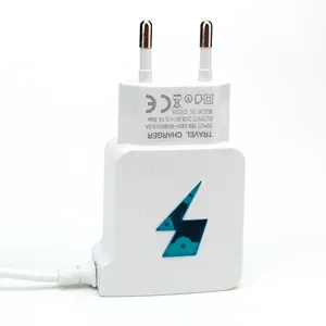 Adaptador de Viaje Duradero con 2 Puertos USB, Cargador Automático para Teléfono Móvil con Cable Micro USB V8 y Luz LED Intermitente - Product Image 1