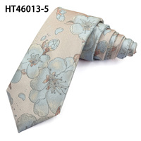 Cravate en polyester tissé vert sauge et crème à motif fleur de prunier pour homme – Fabricant de cravates