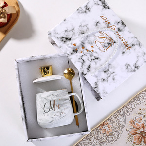 Juego de Tazas de Cerámica Personalizadas con LOGO, Acabado Mármol, para Regalos de Bienvenida, Tazas de Café en Caja, Modelo Mr. & Mrs. - Product Image 4