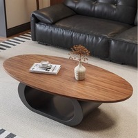 Table basse moderne en fer avec plateau en bois, durable et multifonctionnelle pour salon et appartement locatif