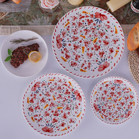 Ensemble d'assiettes de luxe en porcelaine fine de forme florale rouge 4 pièces ensemble de dîner désherbage plaque de chargeur pour événement et restauration et location