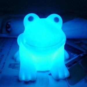 Lampe de nuit LED grenouille colorée de haute qualité, jouet créatif en PVC pour enfants, jouet lumineux clignotant - Product Image 4