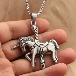 Pendentif licorne en acier titane, collier pour hommes de style rétro sur le thème des animaux, à porter au quotidien - Product Image 3