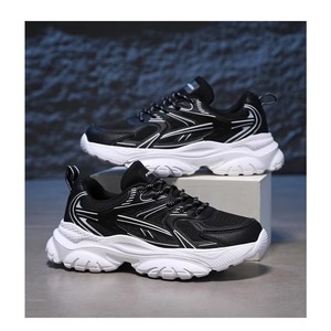 Chaussures de course à plateforme robuste en maille légère, blanches argentées métallisées, à lacets, style tennis - Product Image 1