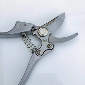 กรรไกรตัดแต่งกิ่ง V10 คาร์บอนสตีล ตัดได้ 20-30 มม. สีเทา เครื่องมือทำสวน ผลิตในญี่ปุ่น - Product Image 2