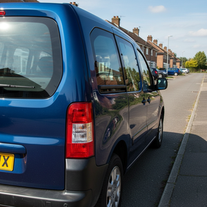 ช่องเสียบไฟท้ายขวาสำหรับรถยนต์ Peugeot Partner Berlingo ปี 1998-2008 รุ่นเปิดฝาท้ายขึ้น รุ่น 511126 - Product Image 3