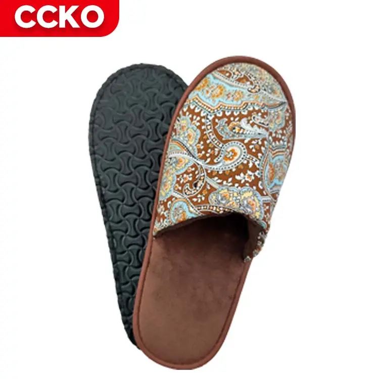 Guangzhou Custom Zwart Lederen Goud Non-Woven Gastenkamer Spa Reizen Homestay Hotel Slippers Met Logo Wegwerp Slippers Unisex