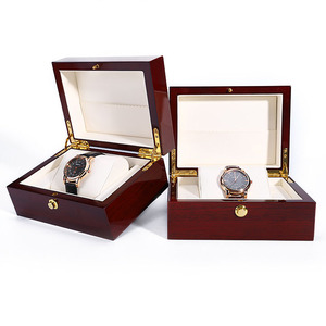 Hộp đựng đồng hồ gỗ sơn mài đỏ bóng, có logo tùy chỉnh, kèm gối da PU, đựng một chiếc đồng hồ riêng biệt - Product Image 2