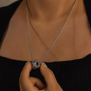 Stella Thai argento girevole ciondolo di sei parole retrò semplice argento coppia uomini e donne per inviare collana regalo di compleanno - Product Image 4