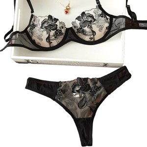 Set di Lingerie di Lusso per Donna con Ricami Floreali Seducenti in Pizzo <span class=keywords><strong>Trasparente</strong></span> <span class=keywords><strong>Nero</strong></span>, <span class=keywords><strong>Reggiseno</strong></span> e Perizoma per Feste e Serate in Discoteca - Product Image 1