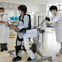 Robot de rééducation des membres inférieurs, exosquelette, dispositif automatisé d'entraînement à la marche pour la récupération de la mobilité après un AVC